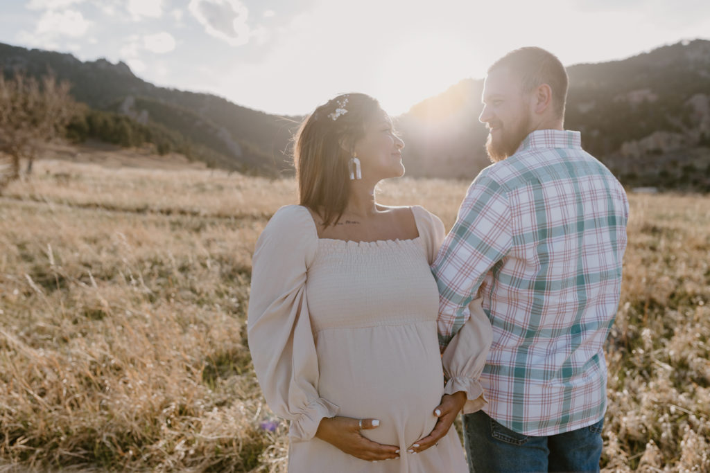 man and woman
maternity photoshoot
golden hour photo